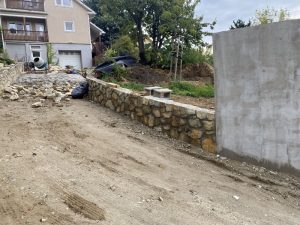 Budovanie oporných múrov, plotu a spevnených plôch